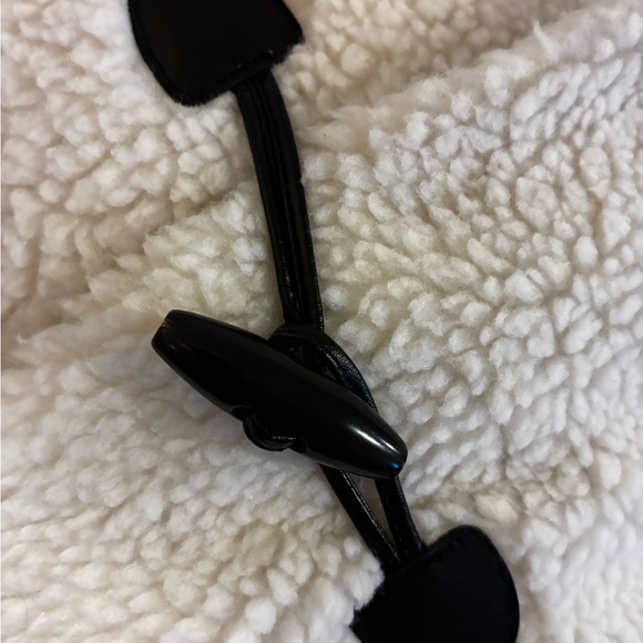 Abercrombie & Fitch Sherpa white teddy Toggle Coat size small relaxed fit - Picture 4 of 7